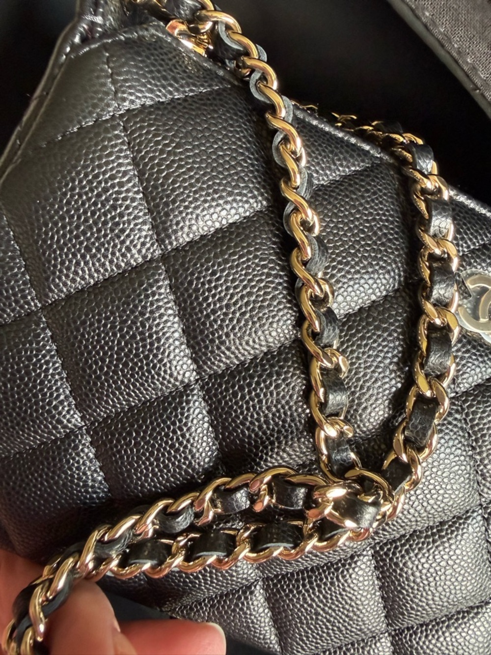 CHANEL Black Quilted Shoulder/Crossbody Bag with Gold Chain - Picture 13 of 16